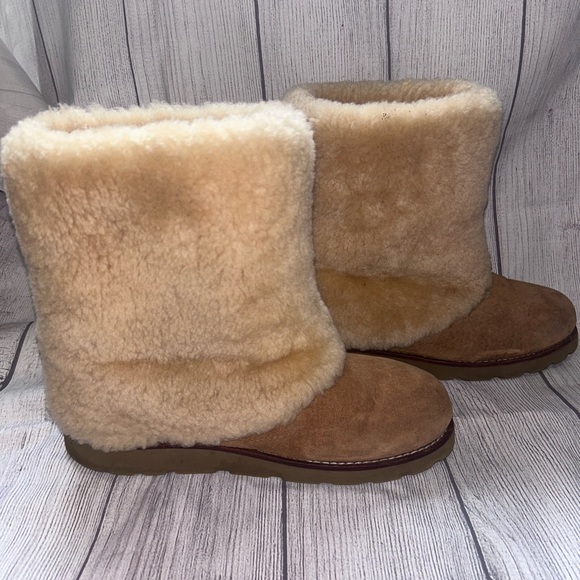UGG Classic Short Furry Cuff Sheepskin Boots | Chestnut Tan - Picture 1 of 7